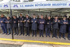 baŞkan seÇer, bayram arİfesİnde ŞehİtlİĞİ zİyaret ettİ ve kent protokolÜ İle bayramlaŞti (4)