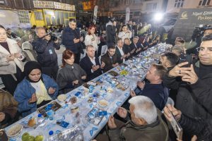 baŞkan seÇer ve meral seÇer gÜlnarlilarla İftar sofrasinda buluŞtu (1)