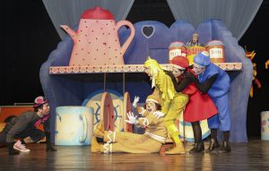 mersİn bÜyÜkŞehİr Şehİr tİyatrosu “bİskÜvİ adam” oyunu İle sİlİfkelİ mİnİklerle buluŞtu (2)