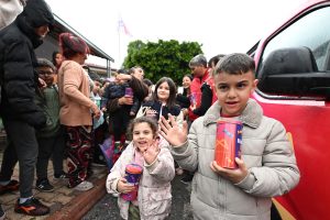 mersİn bÜyÜkŞehİr’den 13 İlÇede 60 bİn ÇocuĞa bayram hedİyesİ (6)