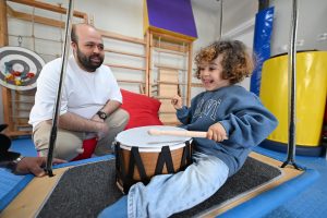 mersİn bÜyÜkŞehİrden dmd hastasi koray’a ergoterapİ desteĞİ (1)