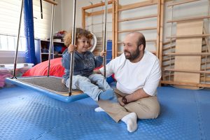 mersİn bÜyÜkŞehİrden dmd hastasi koray’a ergoterapİ desteĞİ (3)