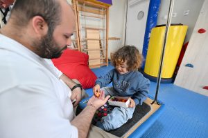 mersİn bÜyÜkŞehİrden dmd hastasi koray’a ergoterapİ desteĞİ (5)