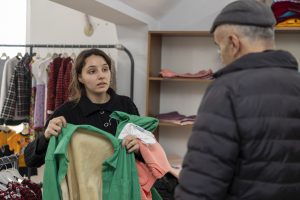 mersİn bÜyÜkŞehİr’İn kiyafet evİ’nden bu bayramda da Çocuklar mutlu ayrildi (5)