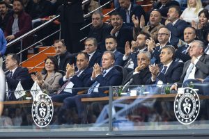 baŞkan seÇer Çbk mersİn ve athinaikos maÇini trİbÜnden takİp ettİ (1)