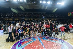 baŞkan seÇer Çbk mersİn ve athinaikos maÇini trİbÜnden takİp ettİ (6)