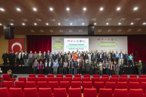 baŞkan seÇer, ‘Üretmezsek tÜkenİrİz’ konferansina katildi (1)