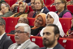 baŞkan seÇer, ‘Üretmezsek tÜkenİrİz’ konferansina katildi (7)
