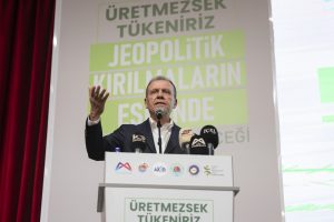 baŞkan seÇer, ‘Üretmezsek tÜkenİrİz’ konferansina katildi (8)
