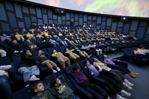 mercan bİlİm merkezİ’nde yer alan planetaryum İle Çocuklar evrenİ keŞfedİyor (5)