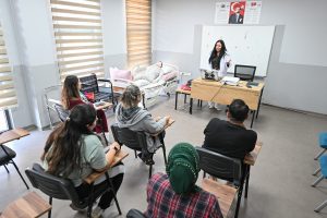 mersİn bÜyÜkŞehİr beledİyesİ’nİn Ücretsİz kurslari İstİhdamin yolunu aÇiyor (1)