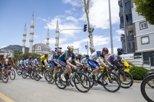 mersİn bÜyÜkŞehİr’İn dÜzenledİĞİ 8. tour of mersİn uluslararasi bİsİklet turu anamur’da start verdİ (6)