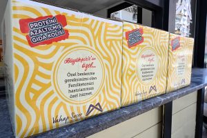 mersİn bÜyÜkŞehİr’İn fenİlketonÜrİ hastalarina gida kolİsİ desteĞİ sÜrÜyor (4)