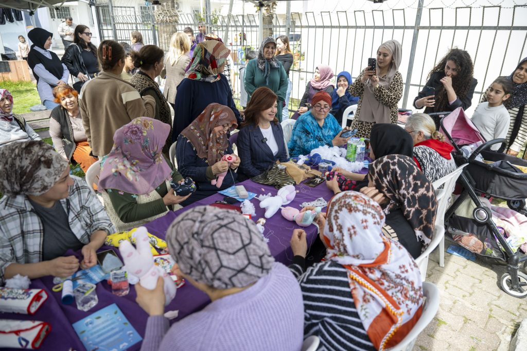 mersİn bÜyÜkŞehİr’İn ‘evİmİz atÖlye’ projesİ İle kadinlar sosyalleŞİyor, Üretİyor ve kazaniyor (6)
