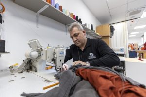 mersİn Şehİr tİyatrosu’nda kostÜmler usta ellerde hayat buluyor (4)