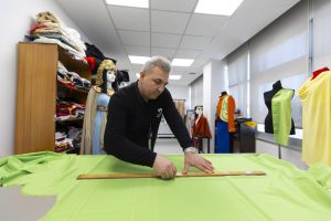 mersİn Şehİr tİyatrosu’nda kostÜmler usta ellerde hayat buluyor (7)