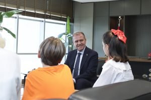 ÖĞrencİler, 23 nİsan sevİncİnİ baŞkan seÇer İle paylaŞti (3)