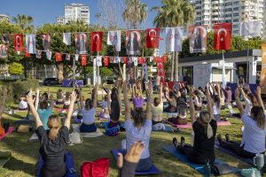 spor kentİ mersİn’de bahar enerjİsİ sahİle taŞti (2)