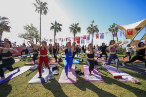 spor kentİ mersİn’de bahar enerjİsİ sahİle taŞti (3)