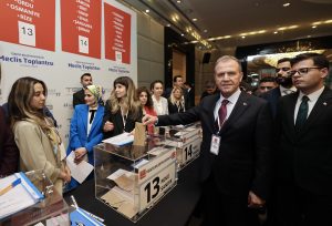 baŞkan seÇer, tÜrkİye beledİyeler bİrlİĞİ baŞkani seÇİldİ (2) (1)